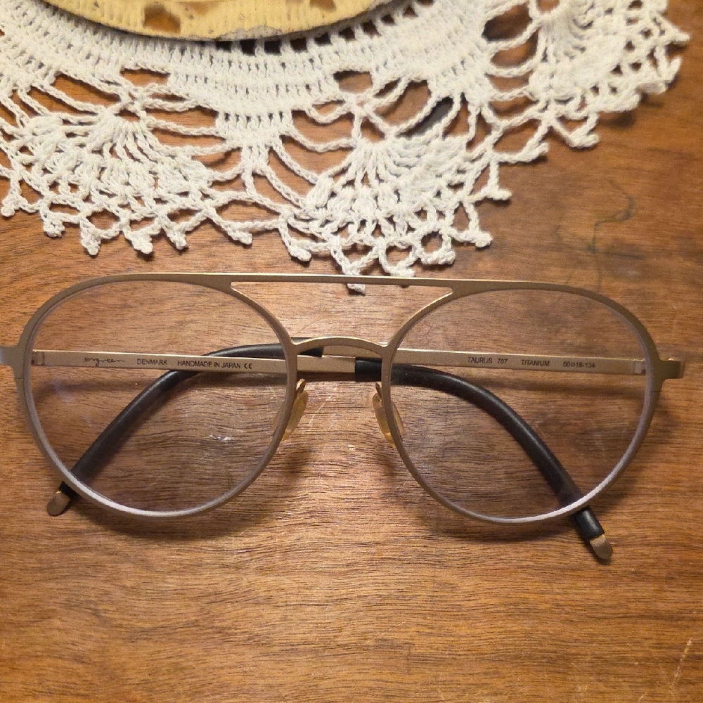 Elegant Women's Gold Aviator Glasses